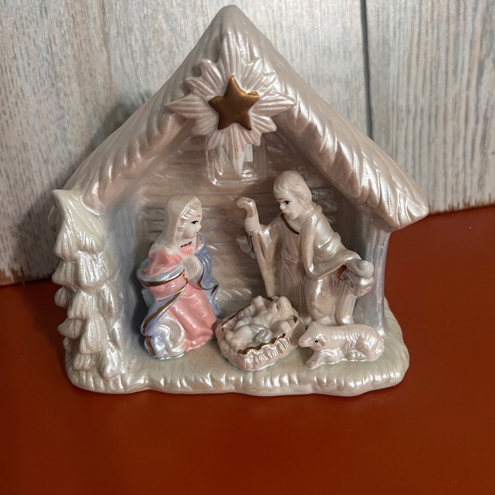 Designspirations Iridescent Ceramic Nativity Scene Figurine 2002 Shimmer Creche
